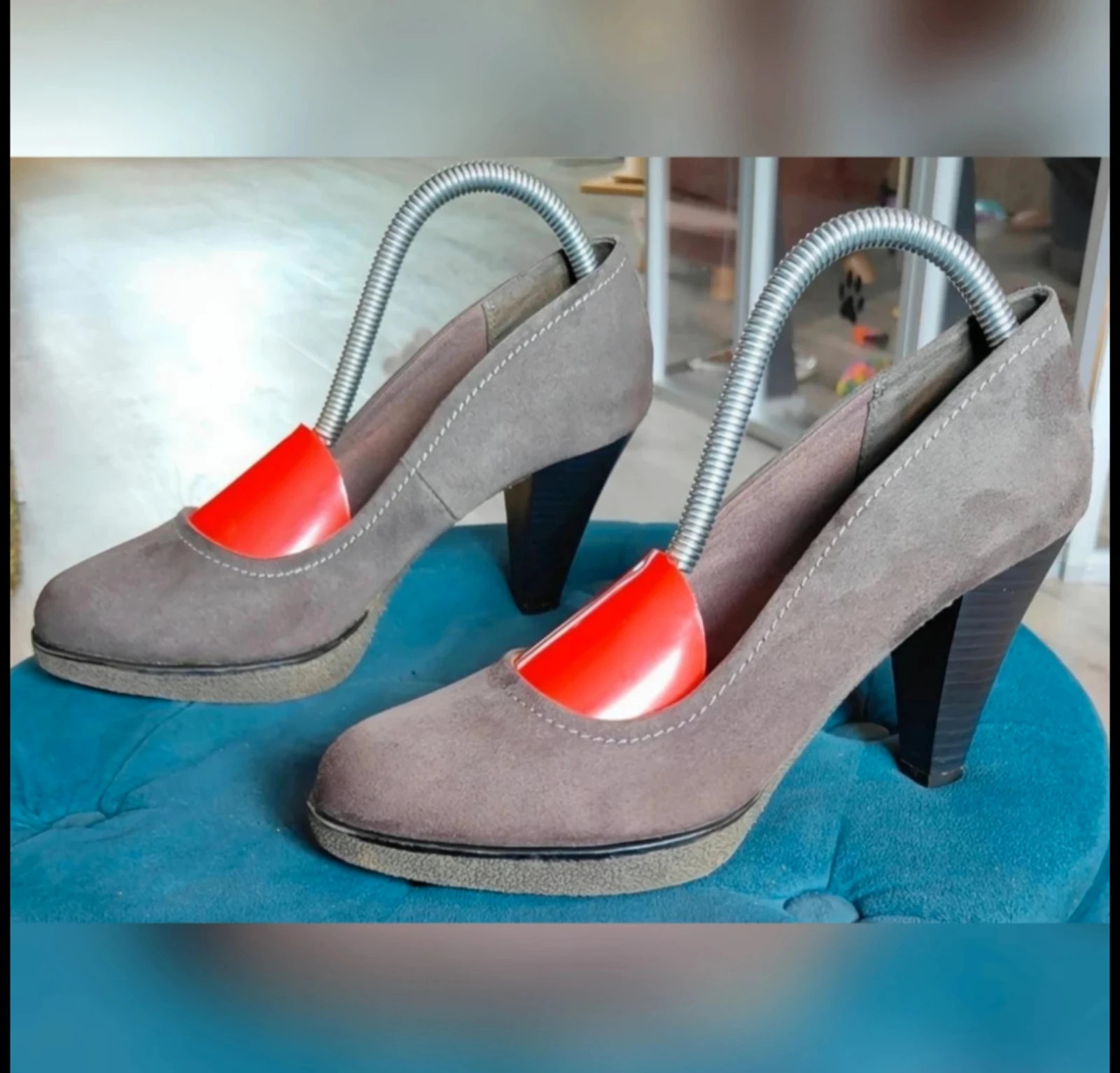 Mooie donkergrijs suede pumps Novocento maat 39